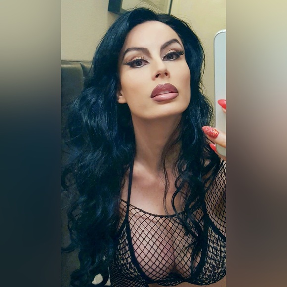 Meet your Posher, Leyla - Picture 4 of 10